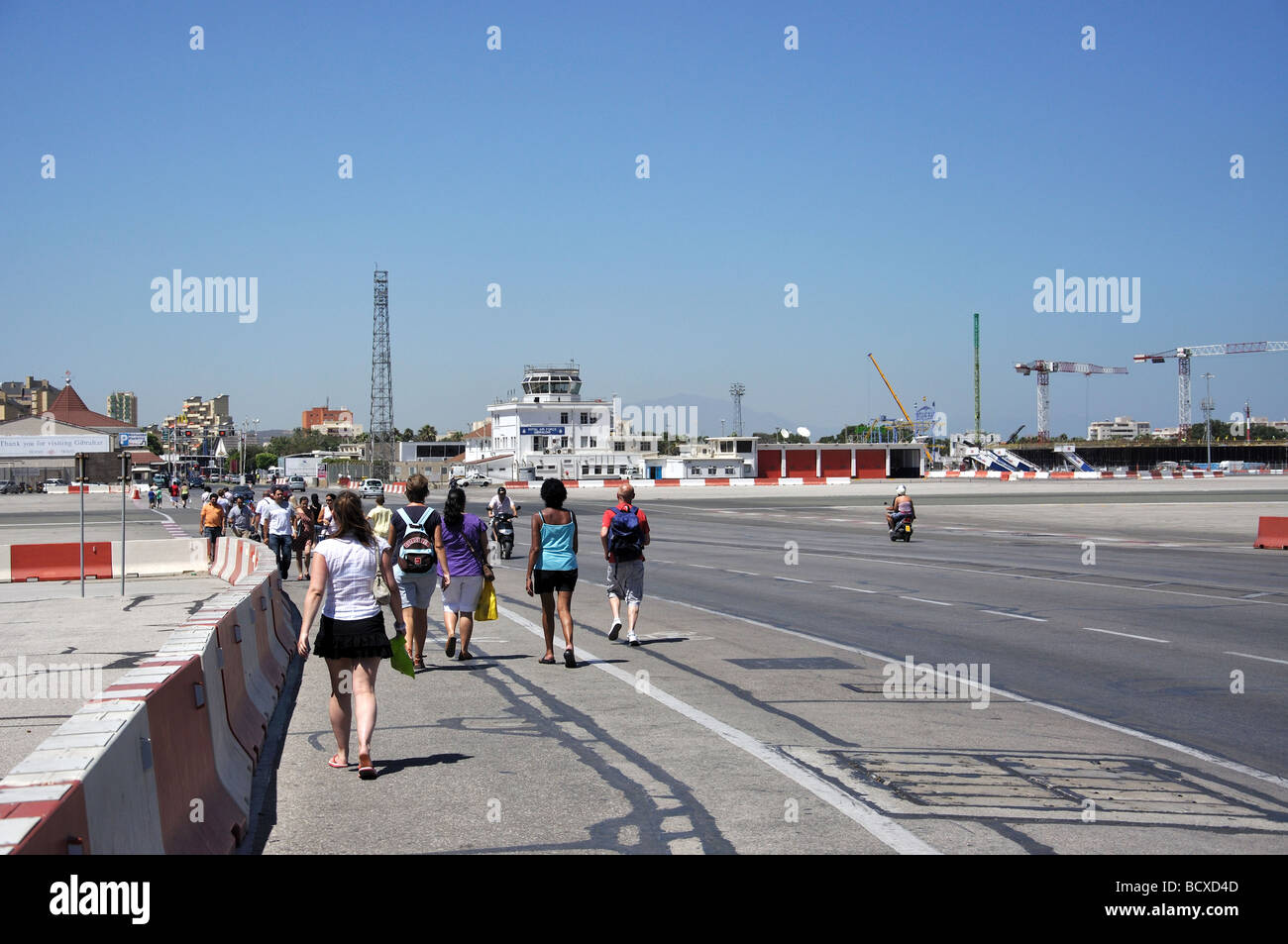 Kreuzung Flughafen Start-und Landebahn, Stadt Gibraltar, Gibraltar Stockfoto