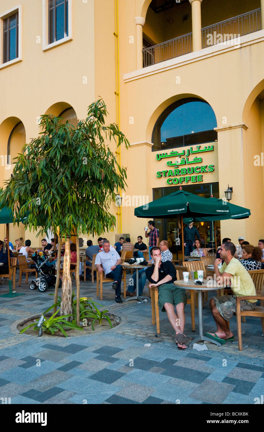 Starbucks-Kaffee in Jumeirah Beach Residence luxuriöse Neubau Stockfoto