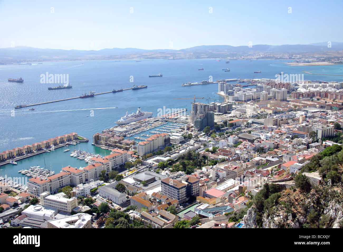 Blick auf Stadt und Hafen von Seilbahn, Gibraltar Stockfoto