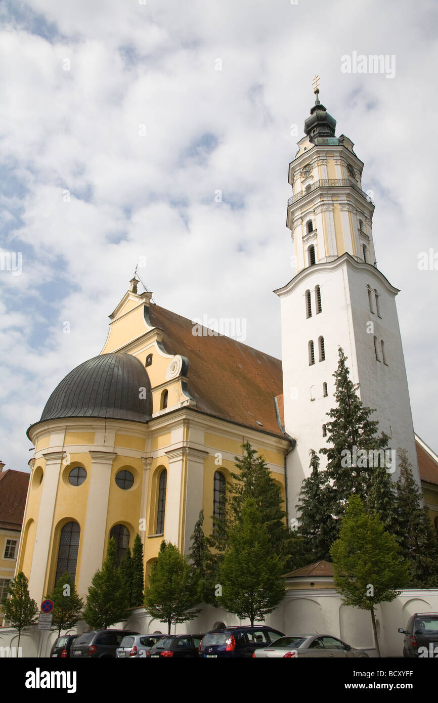 Donauworth Bayern Deutschland EU Heilig Kreus Kirche eine 18thc Barock-Kirche mit einem hoch aufragenden Glockenturm Stockfoto
