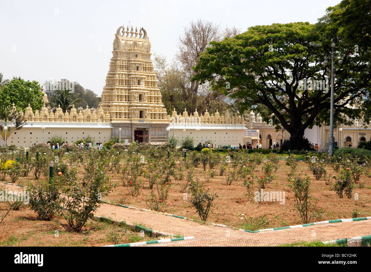 Hindu-Tempel auf dem Gelände des Maharaja Palast Mysore Bundesstaat Karnataka Indien Stockfoto