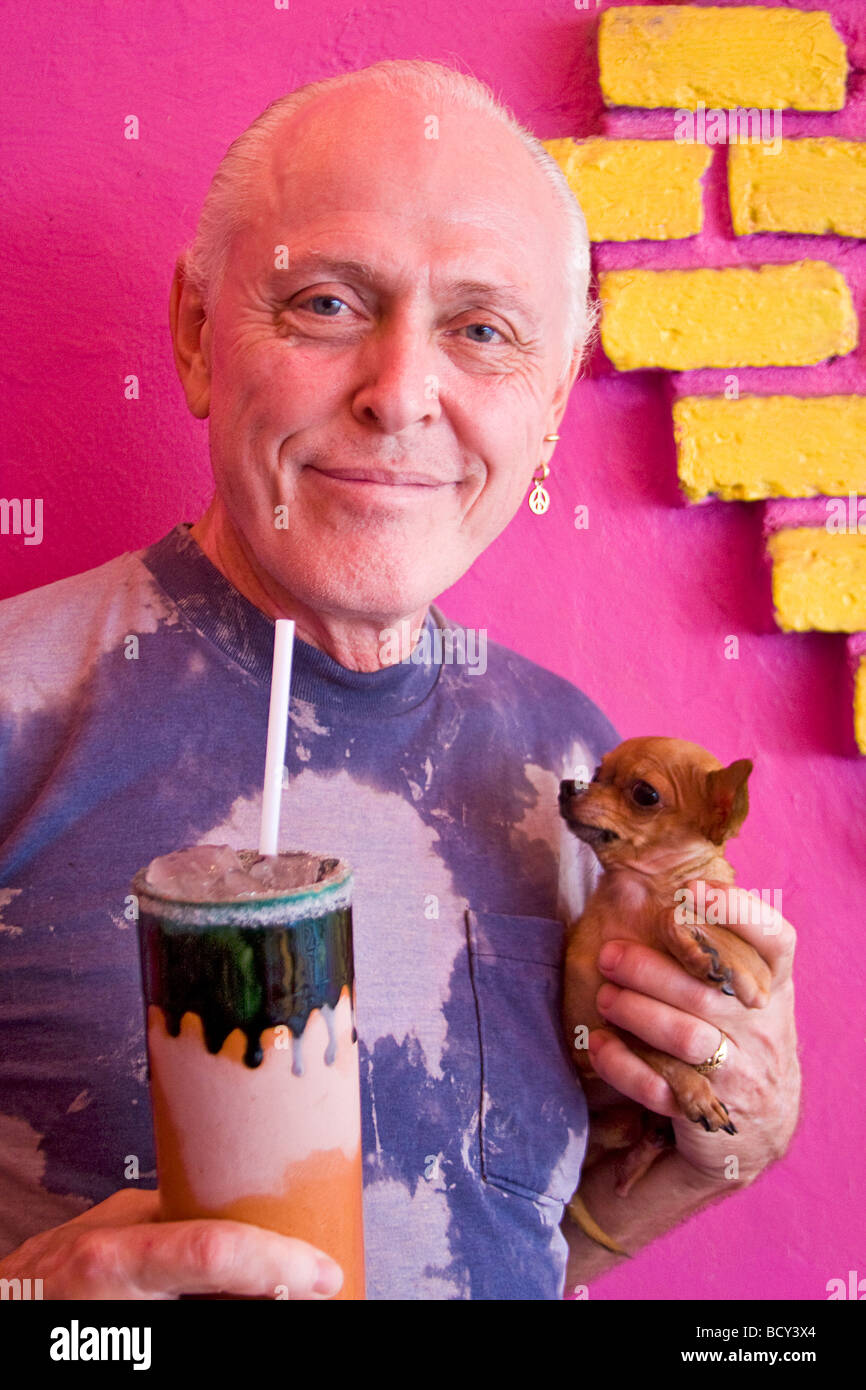 Tony mit einer Margarita trinken ein eiskaltes Glaskeramik Te Amo Lucy Restaurant unweit der Plazuela Machado in Mazatlan Stockfoto