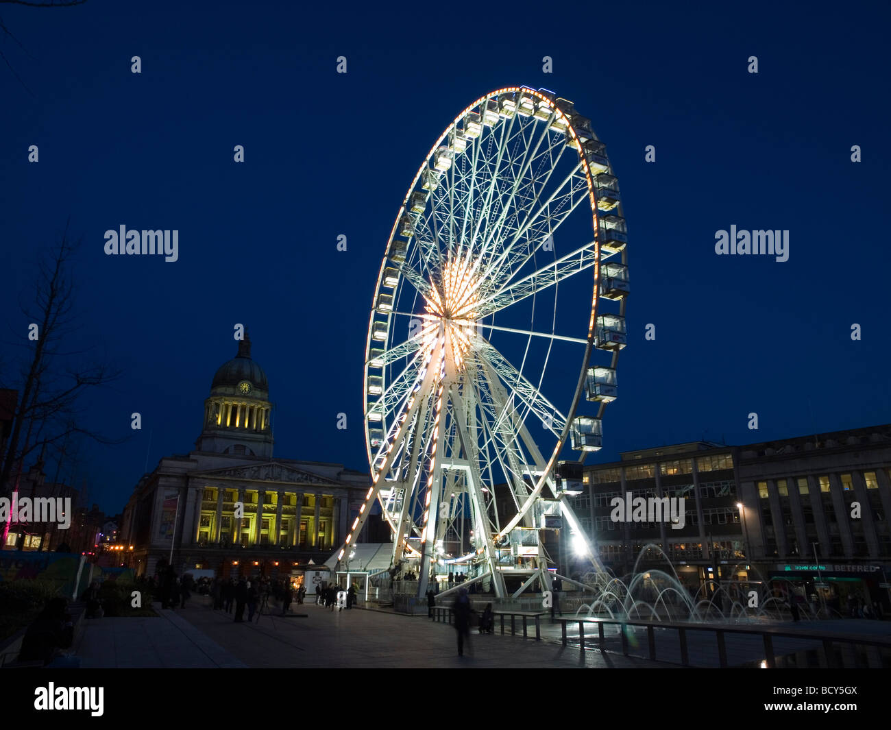 Das Nottingham Auge in der Nacht, auf dem Marktplatz in Nottinghamshire, England UK Stockfoto