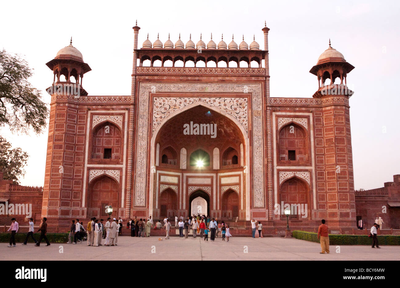 Eingang zum Taj Mahal, Agra Uttar Pradesh Indien Stockfoto