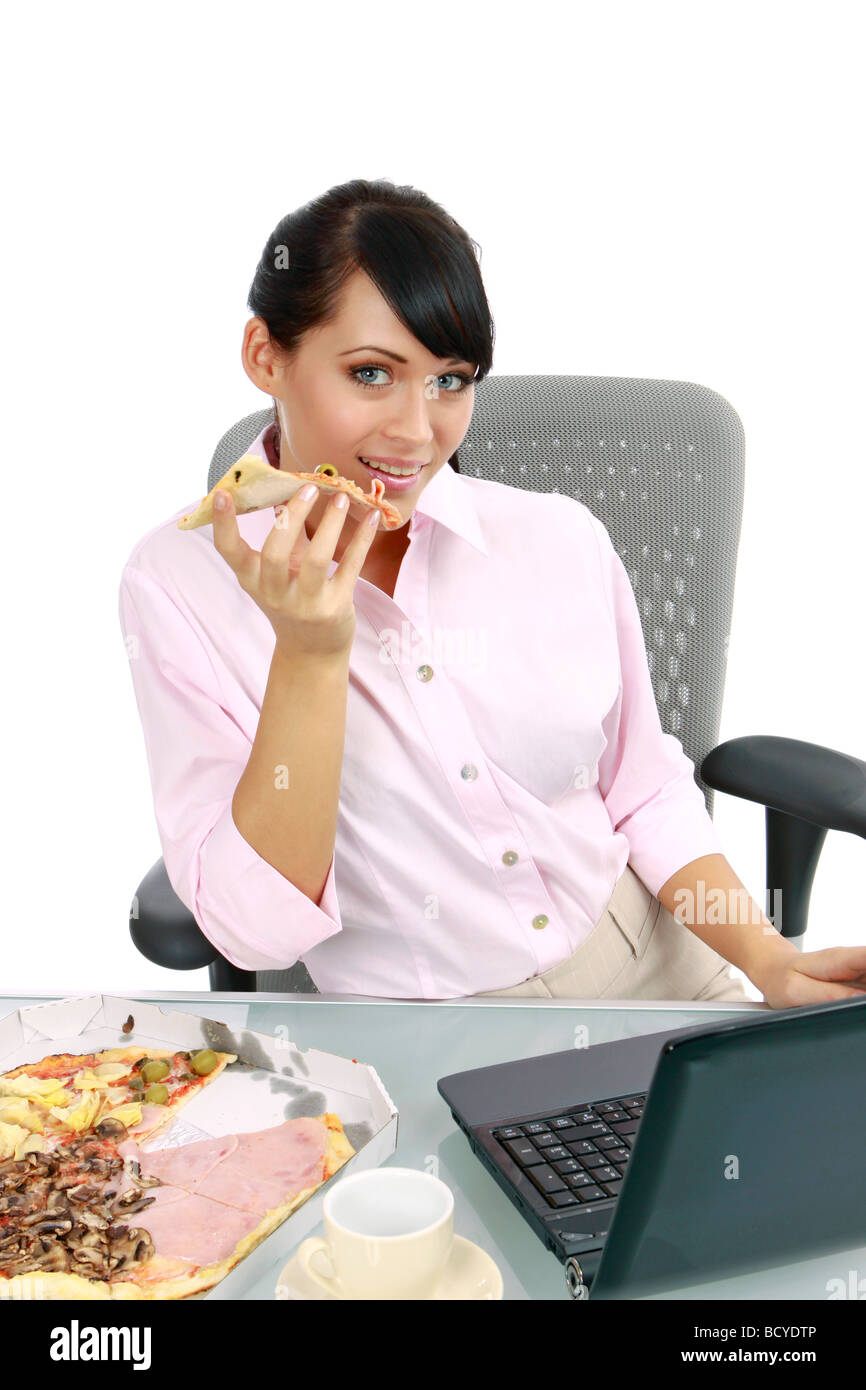 Junge Frau Isst Pizza Im Buero Geschäftsfrau Essen Pizza im Büro Stockfoto