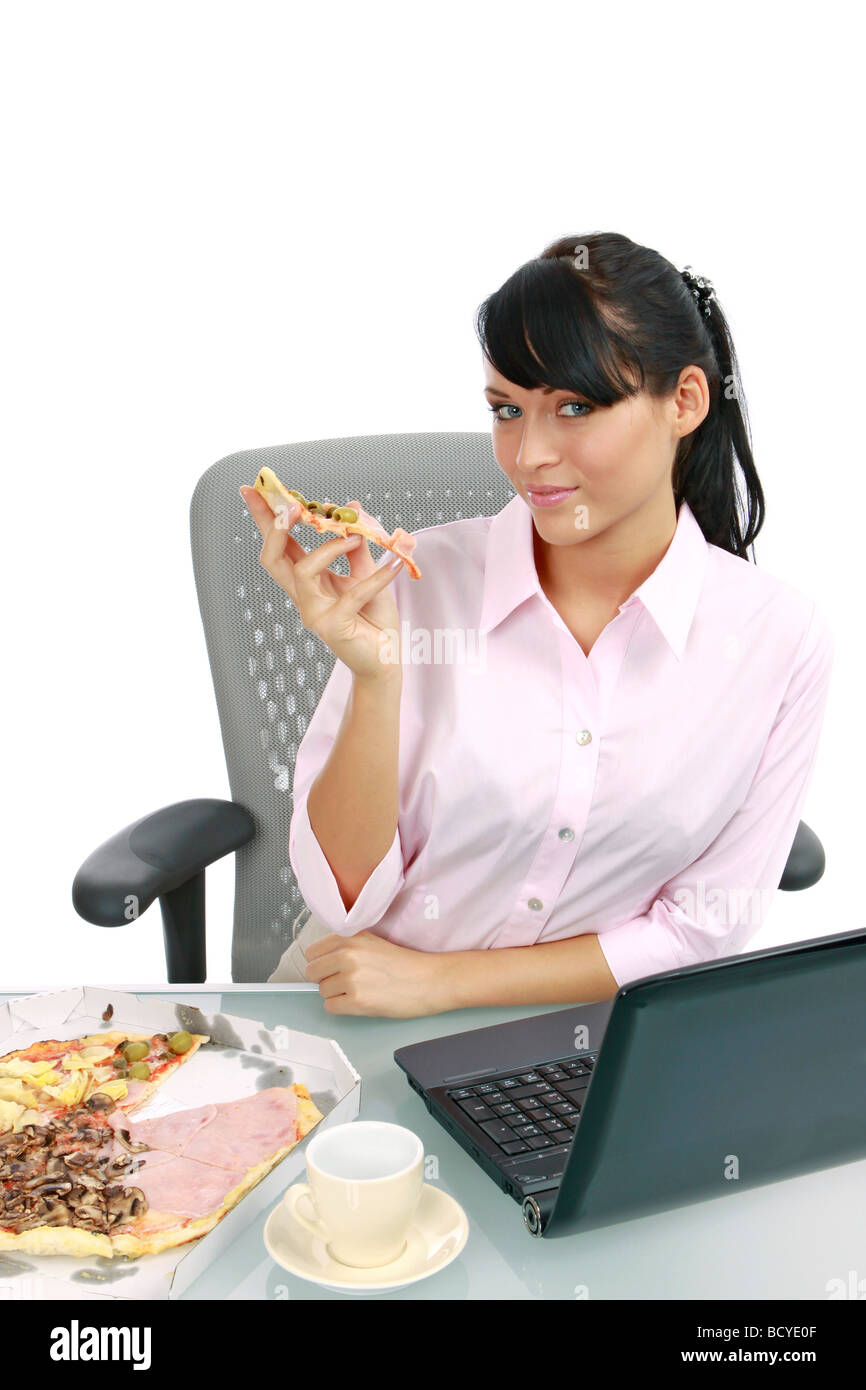 Junge Frau Isst Pizza Im Buero Geschäftsfrau Essen Pizza im Büro Stockfoto