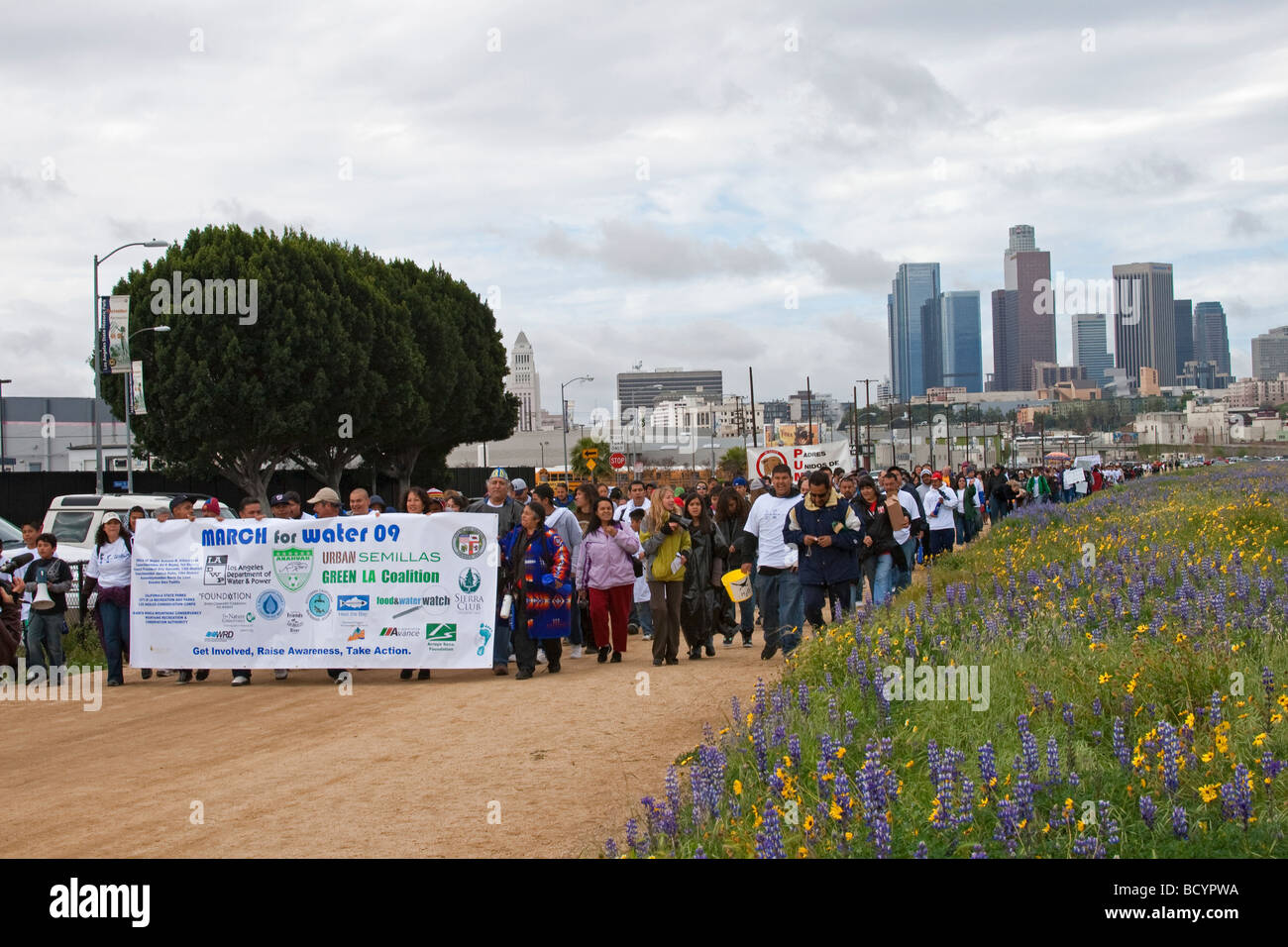 Marsch für Wasser, Welt-Wasser-Tag 2009 in der Innenstadt von Los Angeles. 22. März 2009. Stockfoto