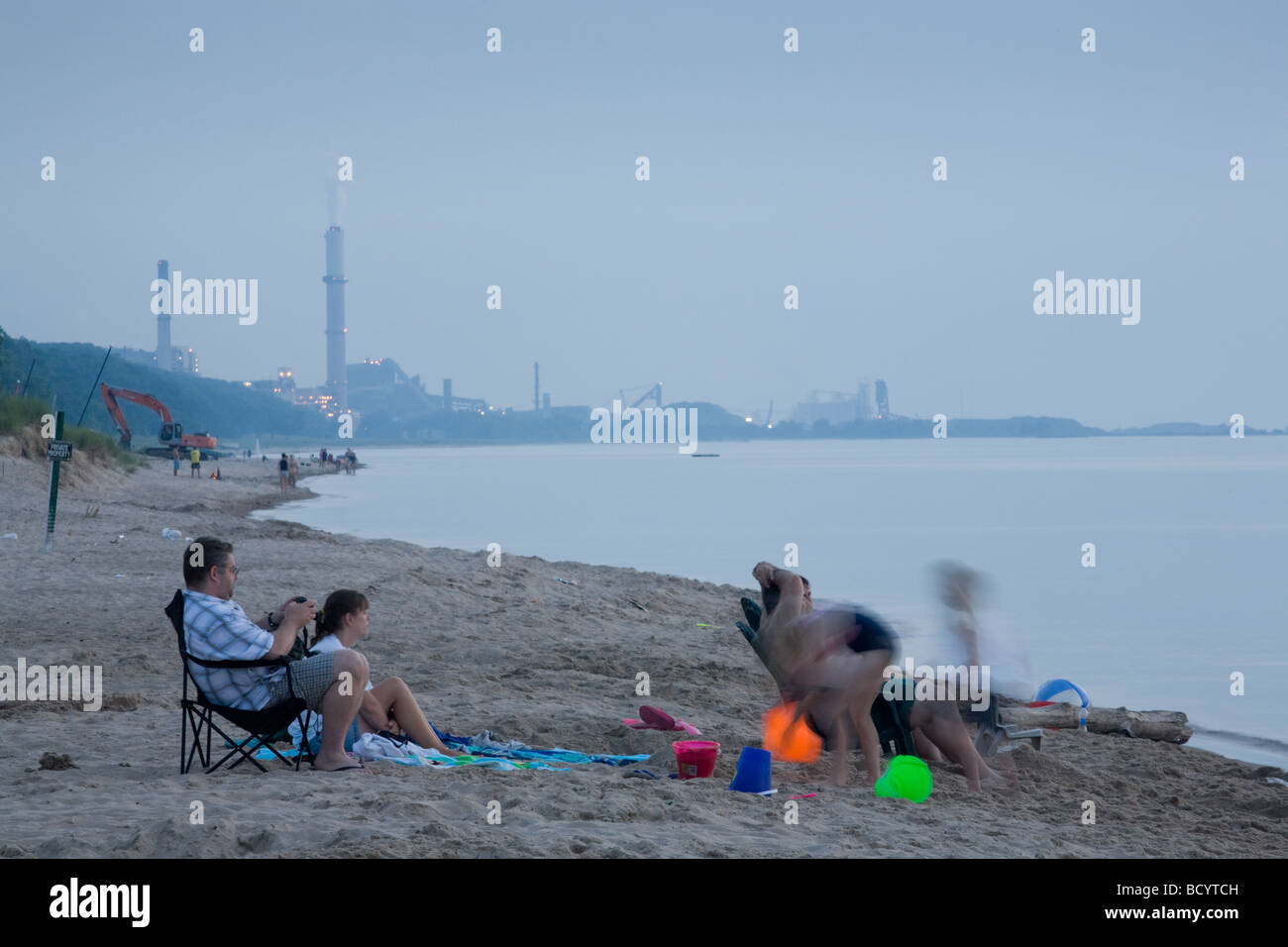 Familien entspannende Indiana Dunes State Park und National Seashore Stockfoto