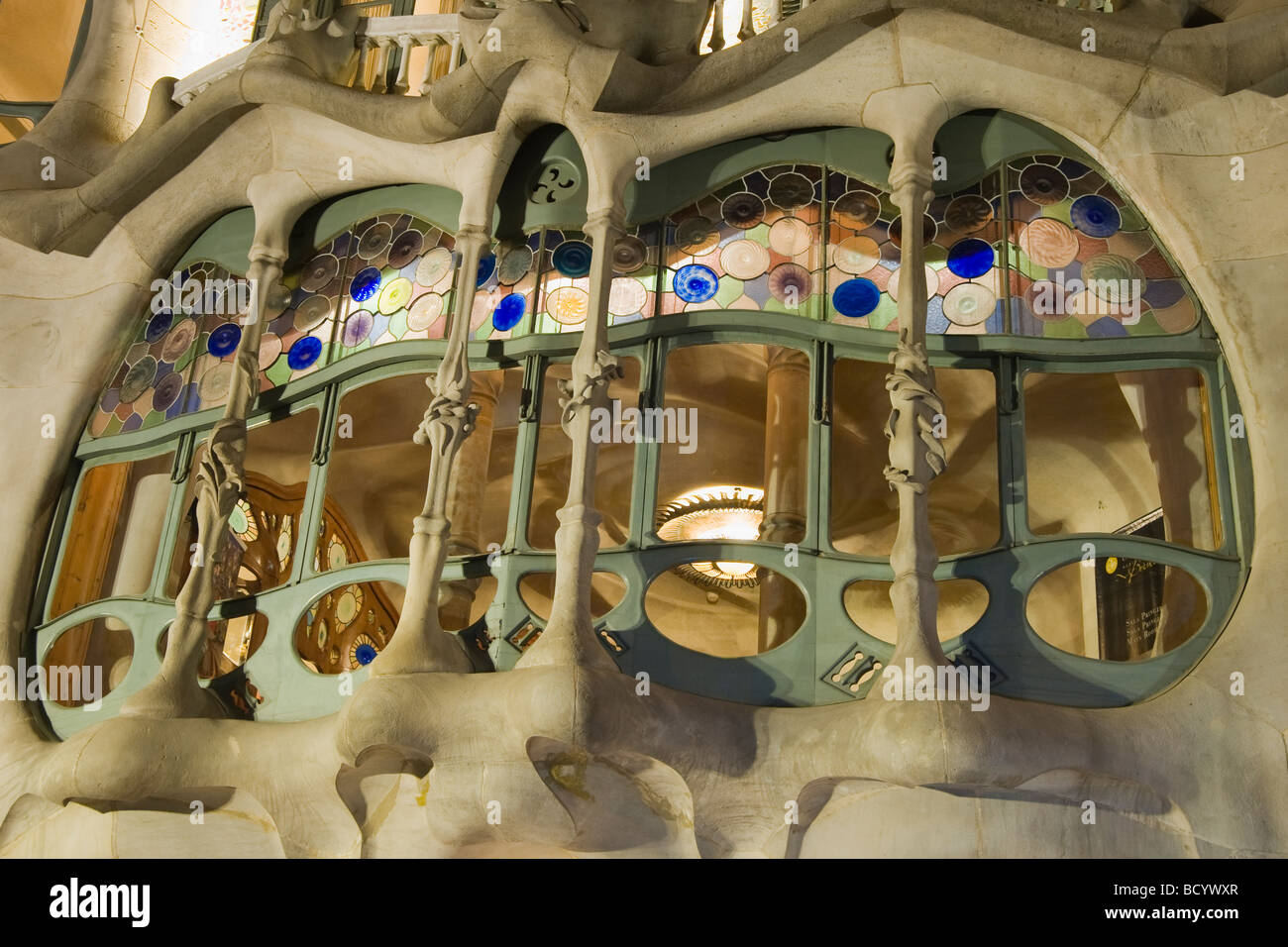 Casa Batlló Fassade nachts Antonio Gaudi Architekt Eixample Viertel Barcelona Katalonien Spanien Stockfoto