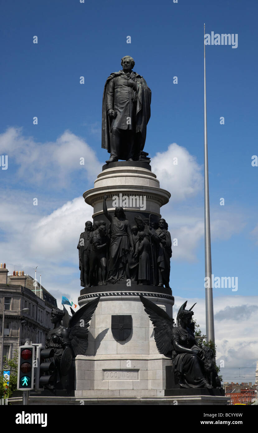 die Daniel Oconnell Denkmal am Ende der Straße mit dem Dublin Spire im Hintergrund Dublin Stadtzentrum oconnell Stockfoto