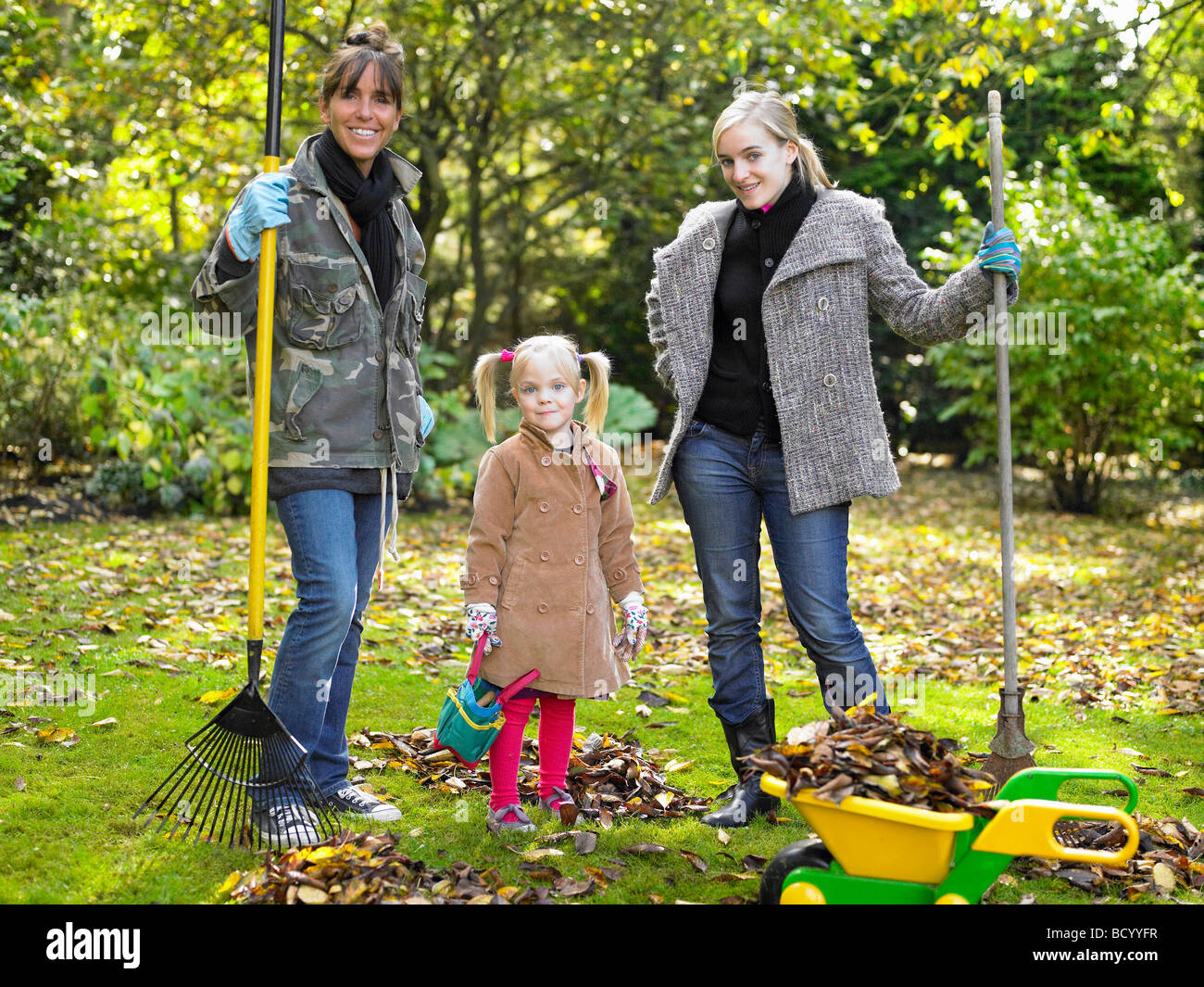 Großmutter, Mutter und Tochter, Garten Stockfoto