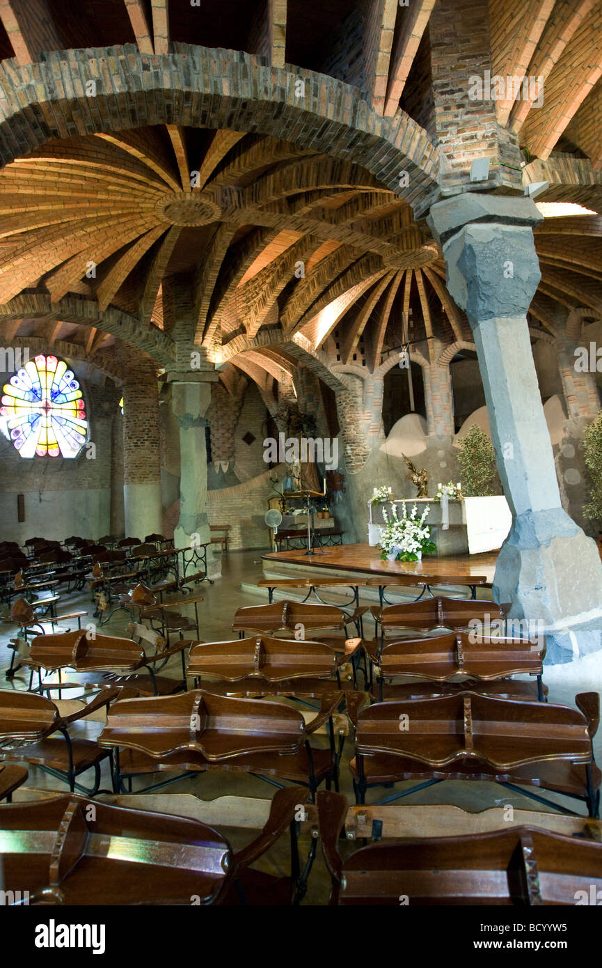 Unvollendete Kirche Colonia Güell Krypta Barcelona Katalonien Spanien Stockfoto