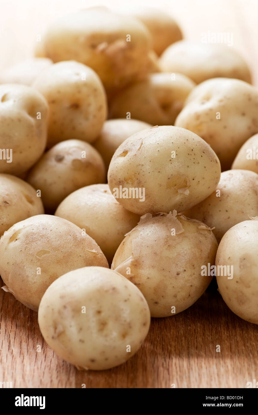 Sortierte ganze frische Bio-Mini-Kartoffeln-Gemüse Stockfoto