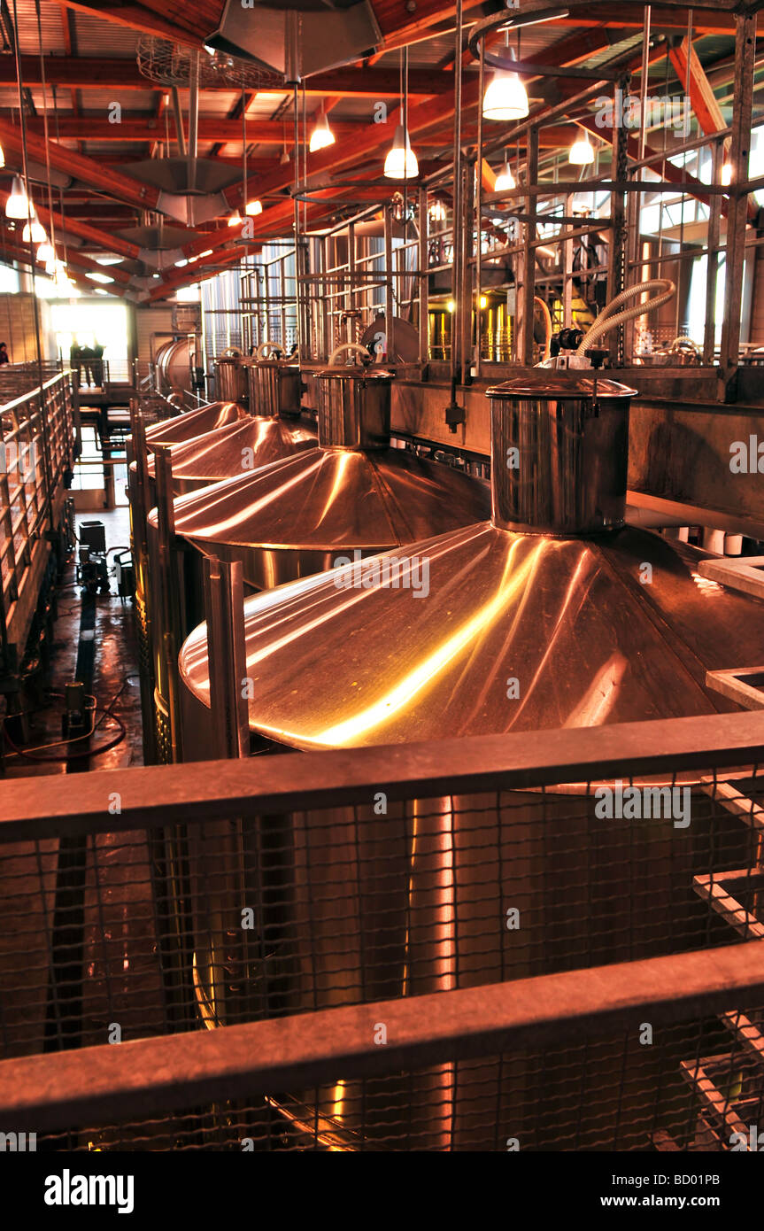 Weinherstellung Bottiche und Ausrüstung in Besichtigung der Weinkellerei Stockfoto