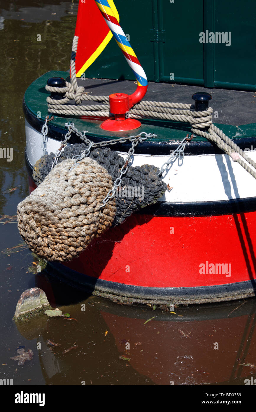 Ein Narrowboat vertäut am Oxford-Kanal bei Thrupp in der Nähe von Kidlington in Oxfordshire-England Stockfoto