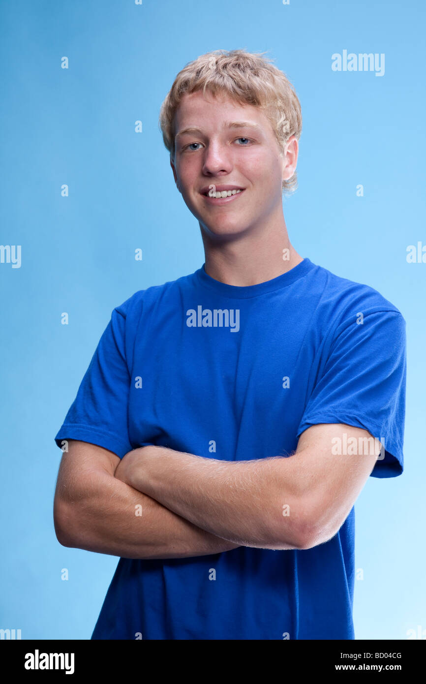 Teenager mit blauem Hemd Stockfoto