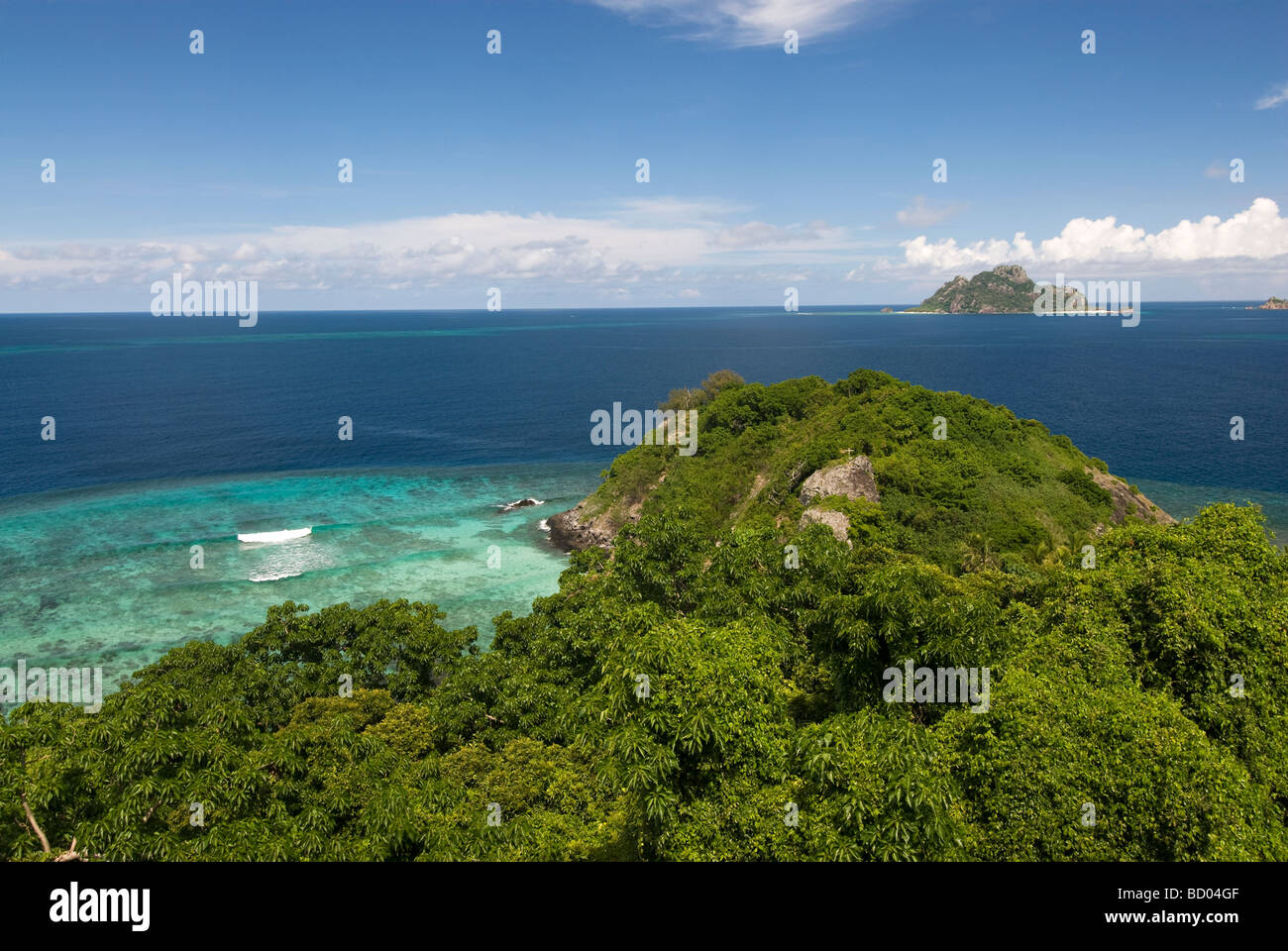 Ansicht von oben Matamanoa Island Resort,, mit Welle abstürzt, Mamanuca Inseln, Fidschi Stockfoto