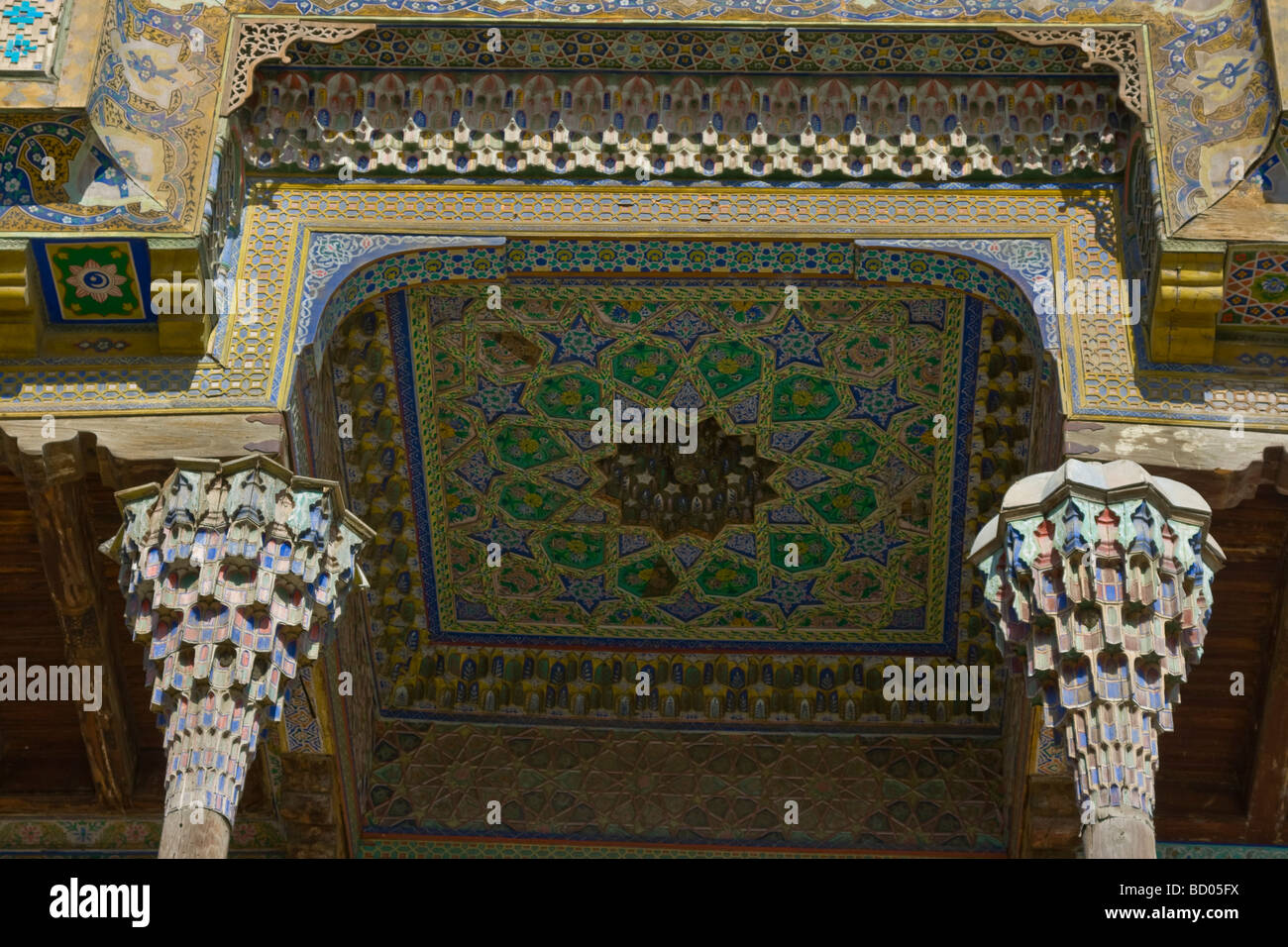 Kunstvolle Details auf der Bolo Khauz Moschee in Buchara Usbekistan Stockfoto