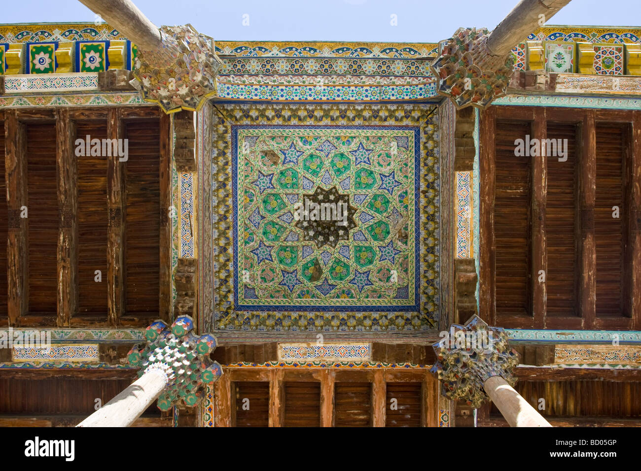 Kunstvolle Details auf der Bolo Khauz Moschee in Buchara Usbekistan Stockfoto