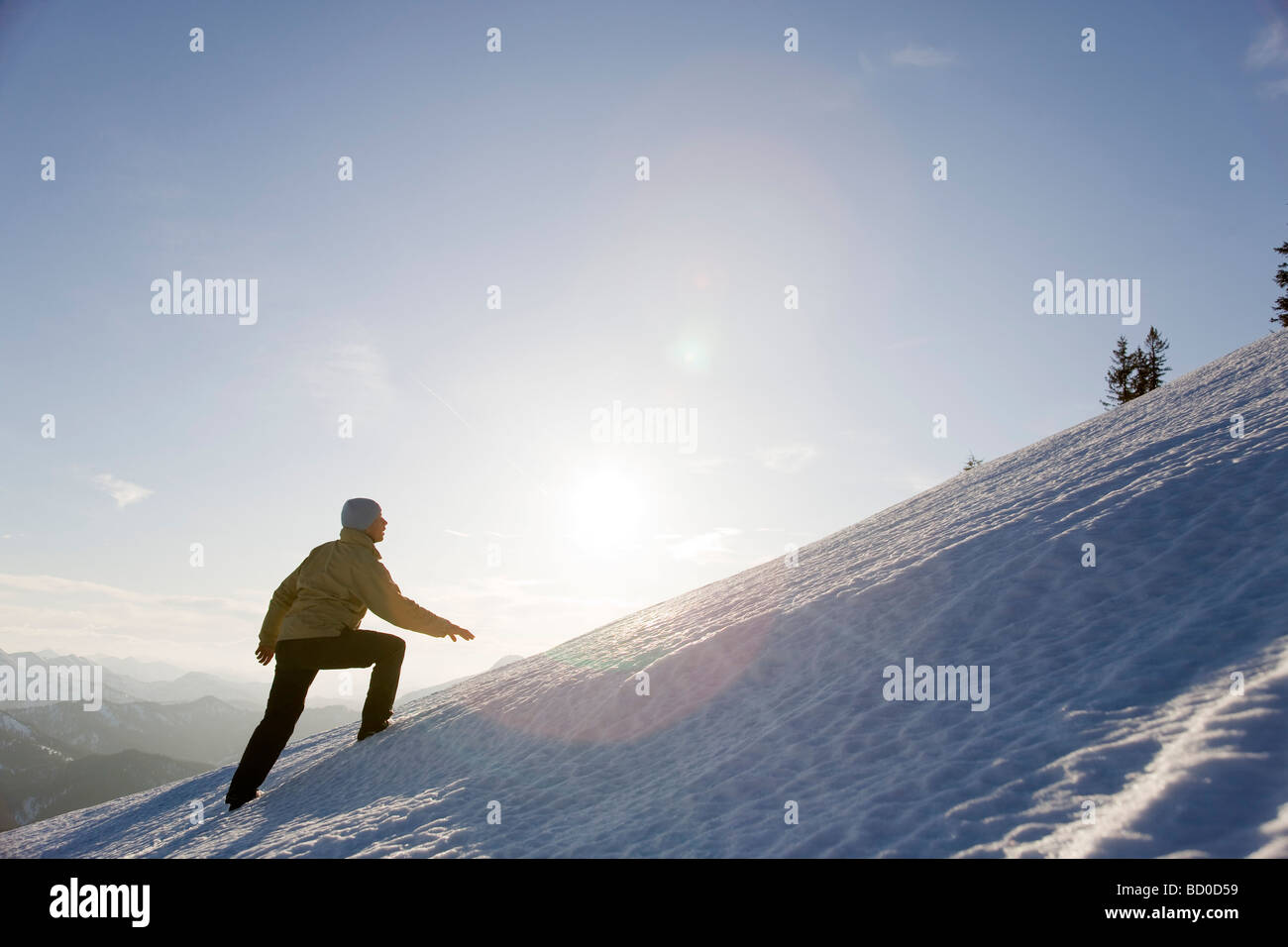 verschneite Kletterberg Mann Stockfoto