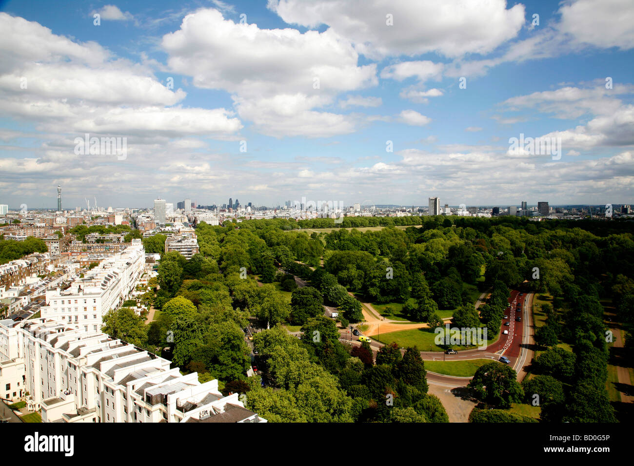 Skyline-Blick über den Hyde Park und Bayswater in Richtung Mayfair und darüber hinaus nach central London, UK Stockfoto