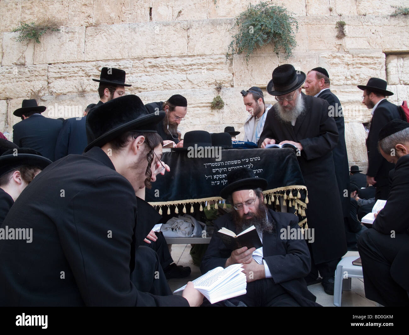 Tisha erinnern an der Klagemauer in Jerusalem Stockfoto