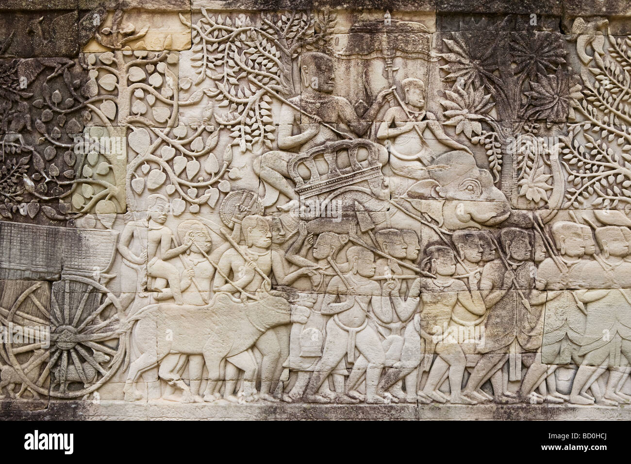 Geschnitzte Bas Relief-Designs auf einen Tempel in Angkor in Kambodscha Stockfoto