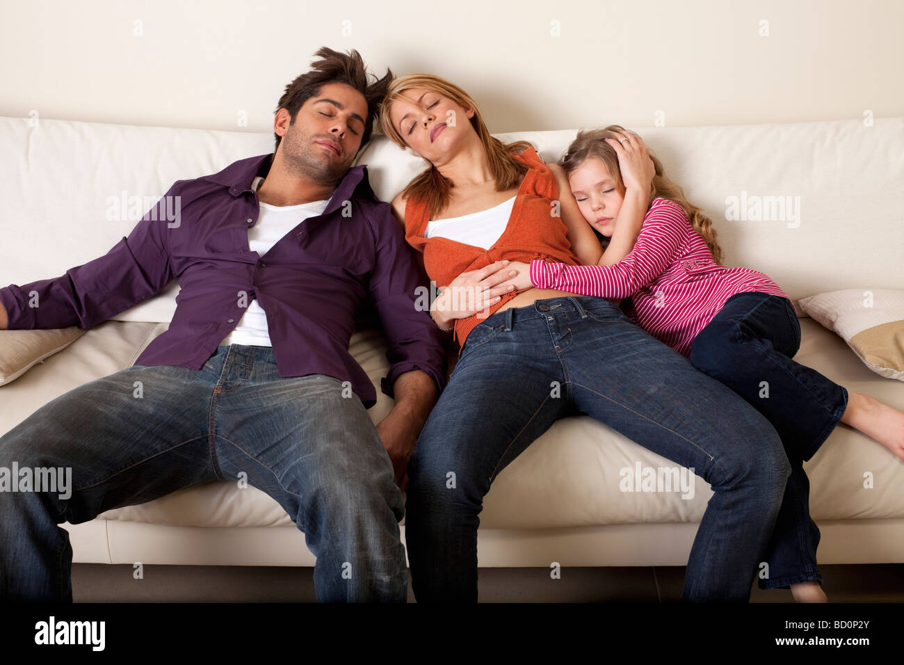 müde Familie eingeschlafen Stockfoto