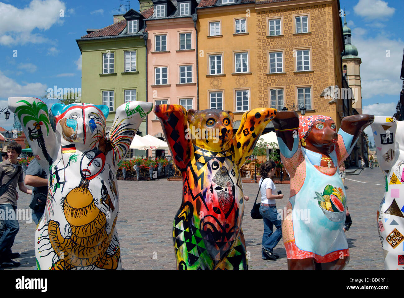 United Buddy Bears, tourte weltweit durch UNICEF, angezeigt in Schlossplatz, in der alten Stadt Warschau Polen Stockfoto