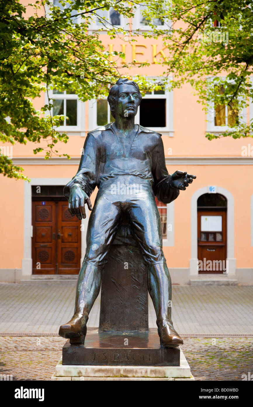Bronze-Skulptur des jungen Komponisten J S Bach in Arnstadt, Thüringen, Deutschland, Europa Stockfoto