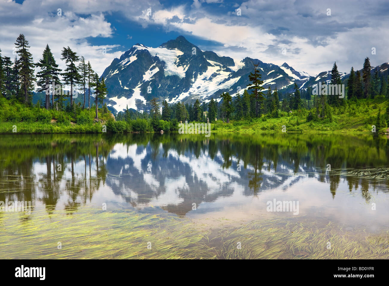 Mount Shuksan in Reflexion im Bild Lake, Washington State, USA Stockfoto
