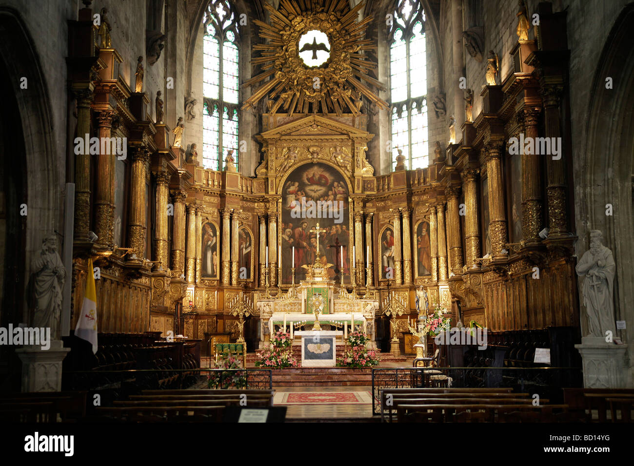 Interieur und Altar der Kirche St. Pierre in Avignon, Provence, Frankreich, Europa Stockfoto