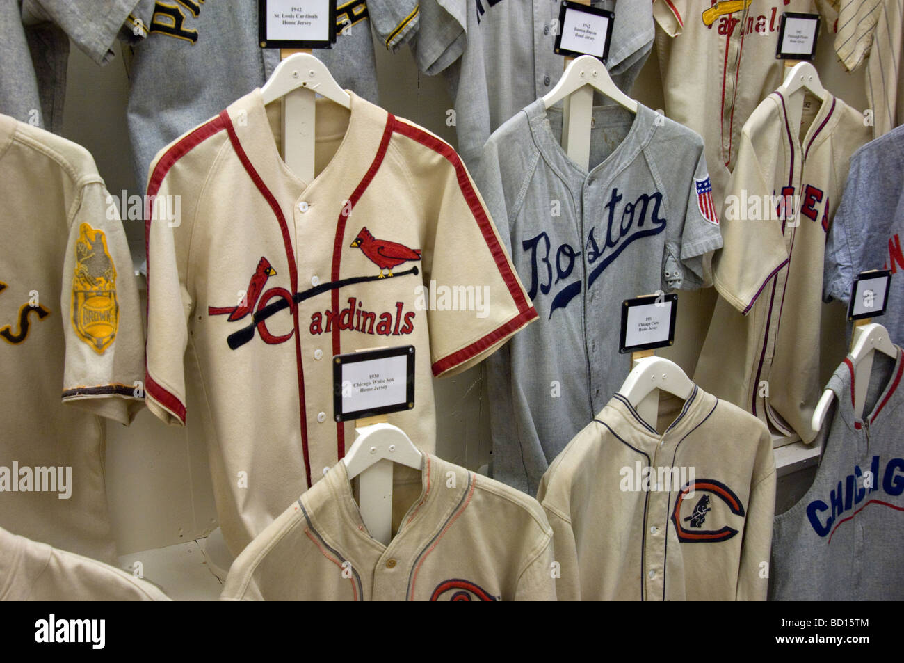 Alten Baseball Jerseys auf Anzeige im Sportmuseum Stockfoto