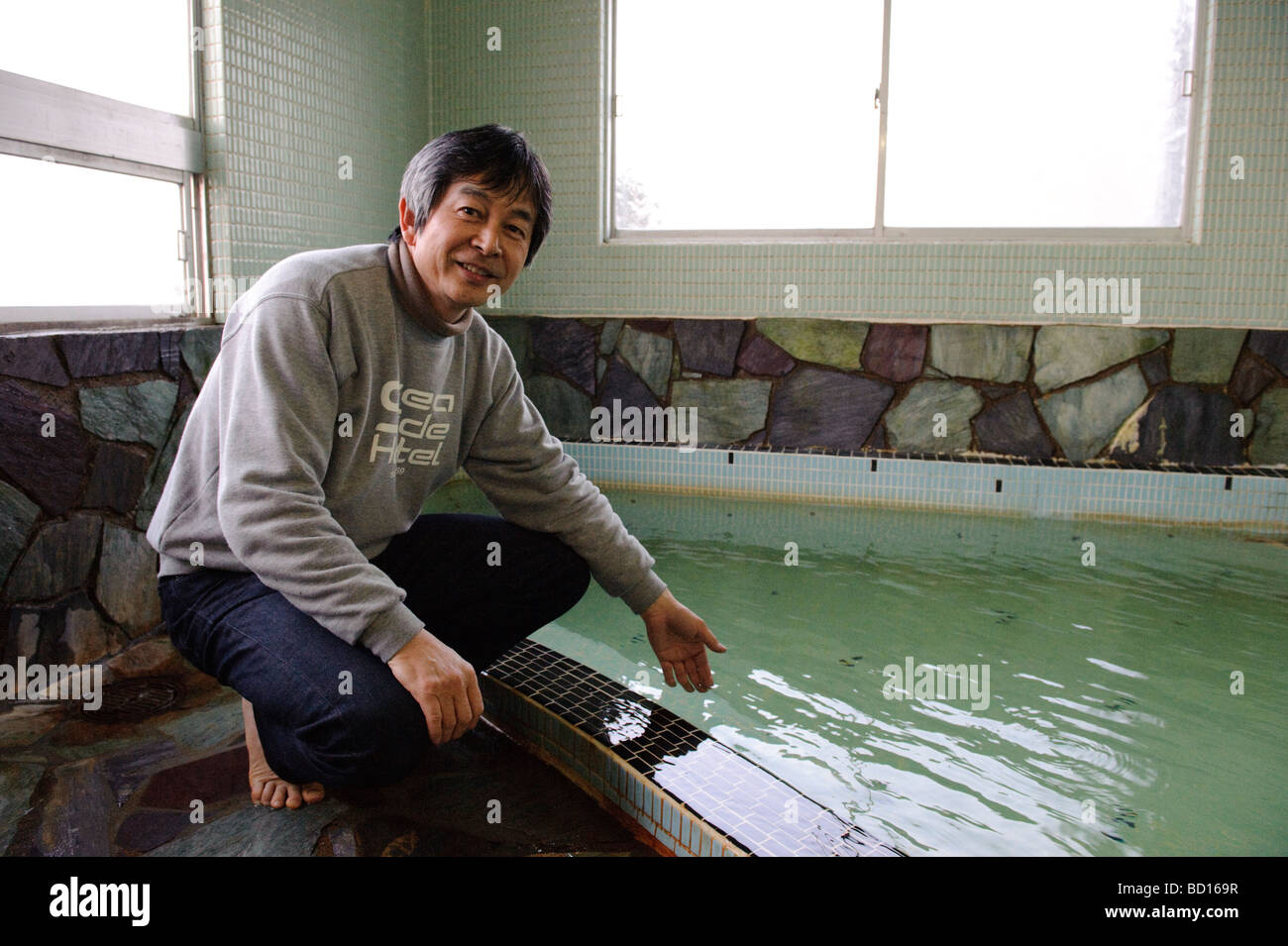 Inn-Besitzer Masahiro Ishikawa ist Experte für japanischen Thermalquellen, Sado Insel Niigata Japan, 5. April 2009. Stockfoto