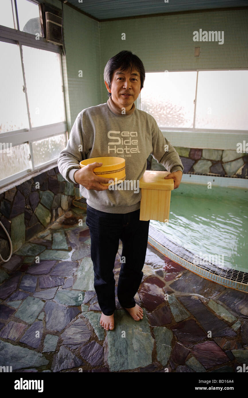 Inn-Besitzer Masahiro Ishikawa ist Experte für japanischen Thermalquellen, Sado Insel Niigata Japan, 5. April 2009. Stockfoto