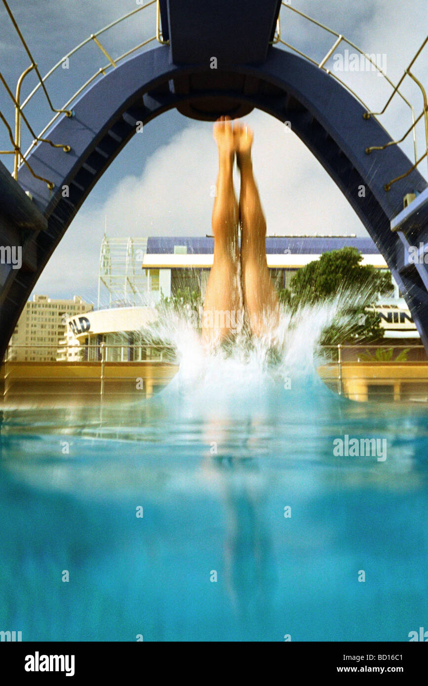 Person in Pool, Ebene Oberflächenansicht Tauchen Stockfoto