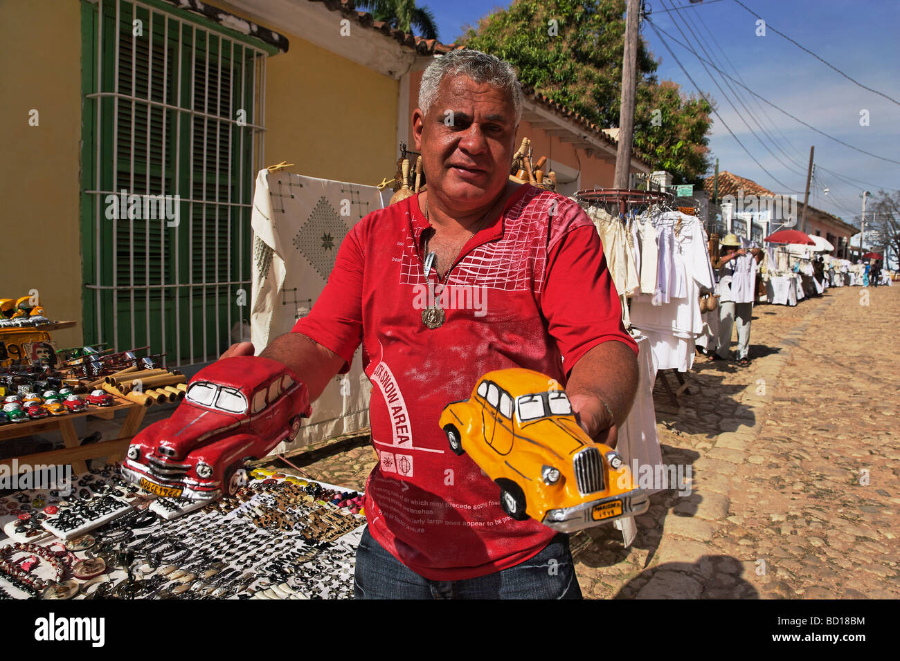 Hawker mit Spielzeugautos Trinidad Sancti Spiritus Kuba West Indies Stockfoto