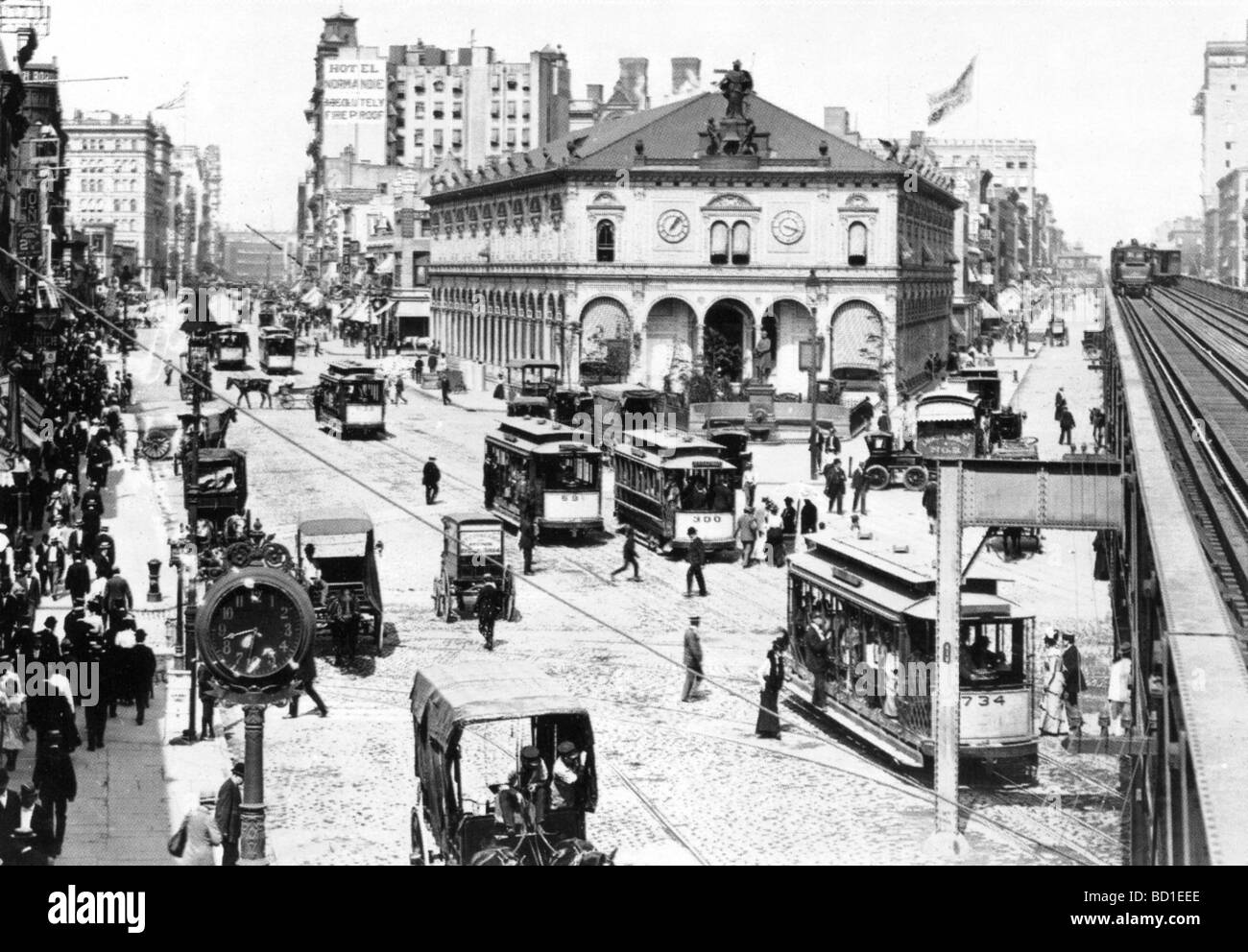 NEW YORK 1900: The New York Herald building Herald Square mit Broadway bei Links Stockfoto