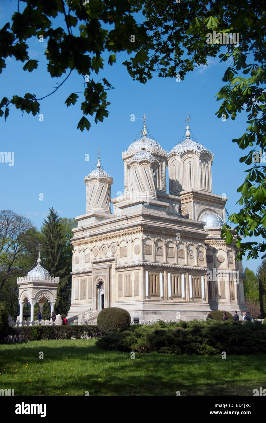 Rumäniens Kloster von Curtea de Arges ähnelt einem Mausoleum im byzantinischen Stil mit maurischen Arabesken Stockfoto