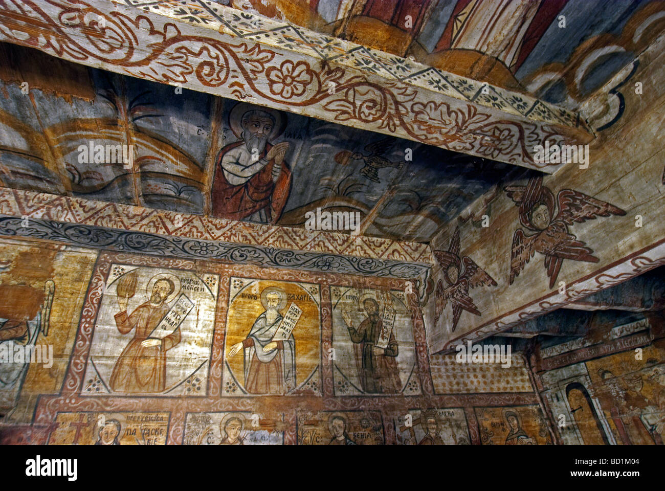 Hölzerne 14. Jahrhundert griechisch katholischen Kirche religiöse Innenmalereien im Ieud in Rumäniens Maramures Grafschaft Stockfoto