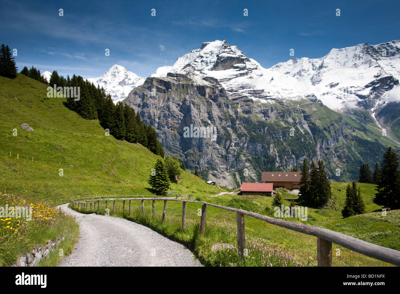 Malerische Berg Bauernhof Landschaft in den Schweizer Alpen, Mürren,  Schweiz. Wandern in den Schweizer Alpen. Dinge, die in der Schweiz zu tun  Stockfotografie - Alamy