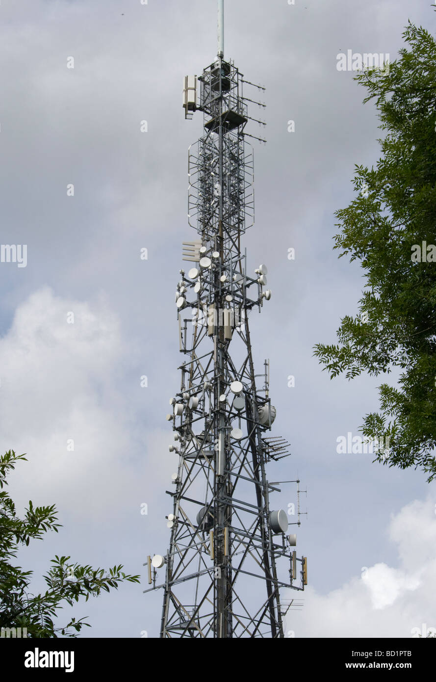 TV, Radio und Telefon Mast Stockfoto