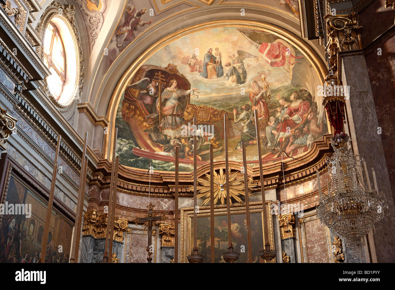 Innenraum der St. Dominic, Valletta, Malta Stockfoto