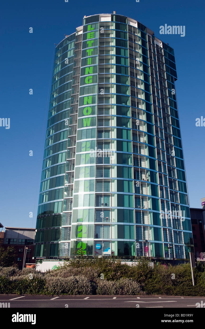 Neue moderne High rise verglaste Gebäude Werbung für die Vermietung Stockfoto