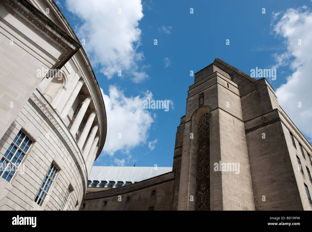 Teil des Manchester-Bibliothek mit dem Anhang zum Rathaus von Manchester Stockfoto