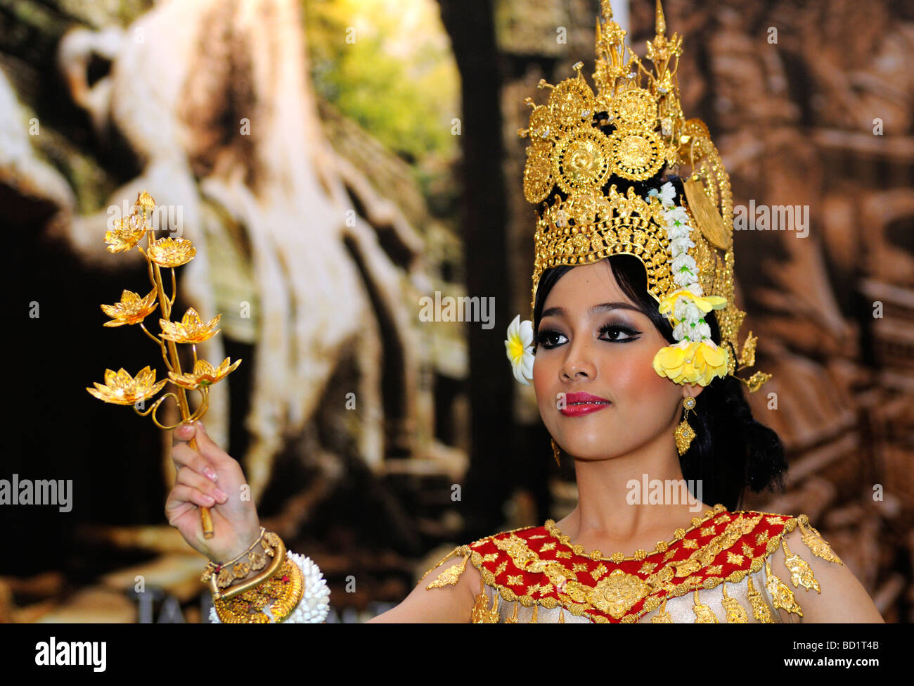 Tänzerin in einem klassischen Khmer-Tanz, Kambodscha Stockfoto