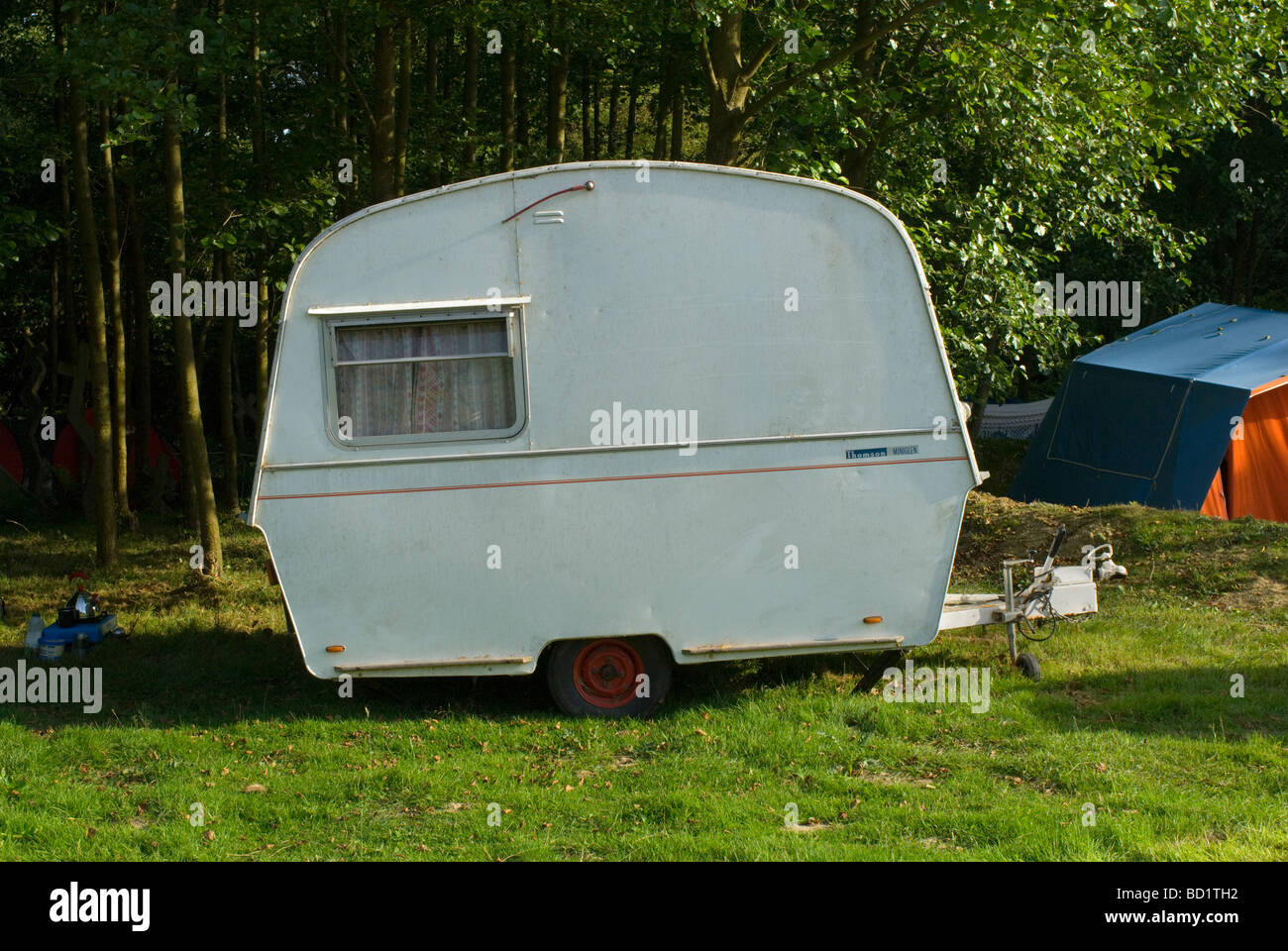 Thomson Miniglen Wohnwagen auf einem Campingplatz in Sussex Stockfoto