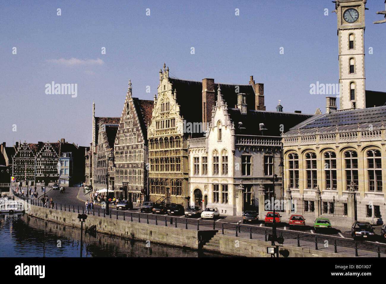 Elk129 4423 Belgien Gent Graslei Kai Gildenhallen 17. c vom St.-Michaels-Brücke Stockfoto