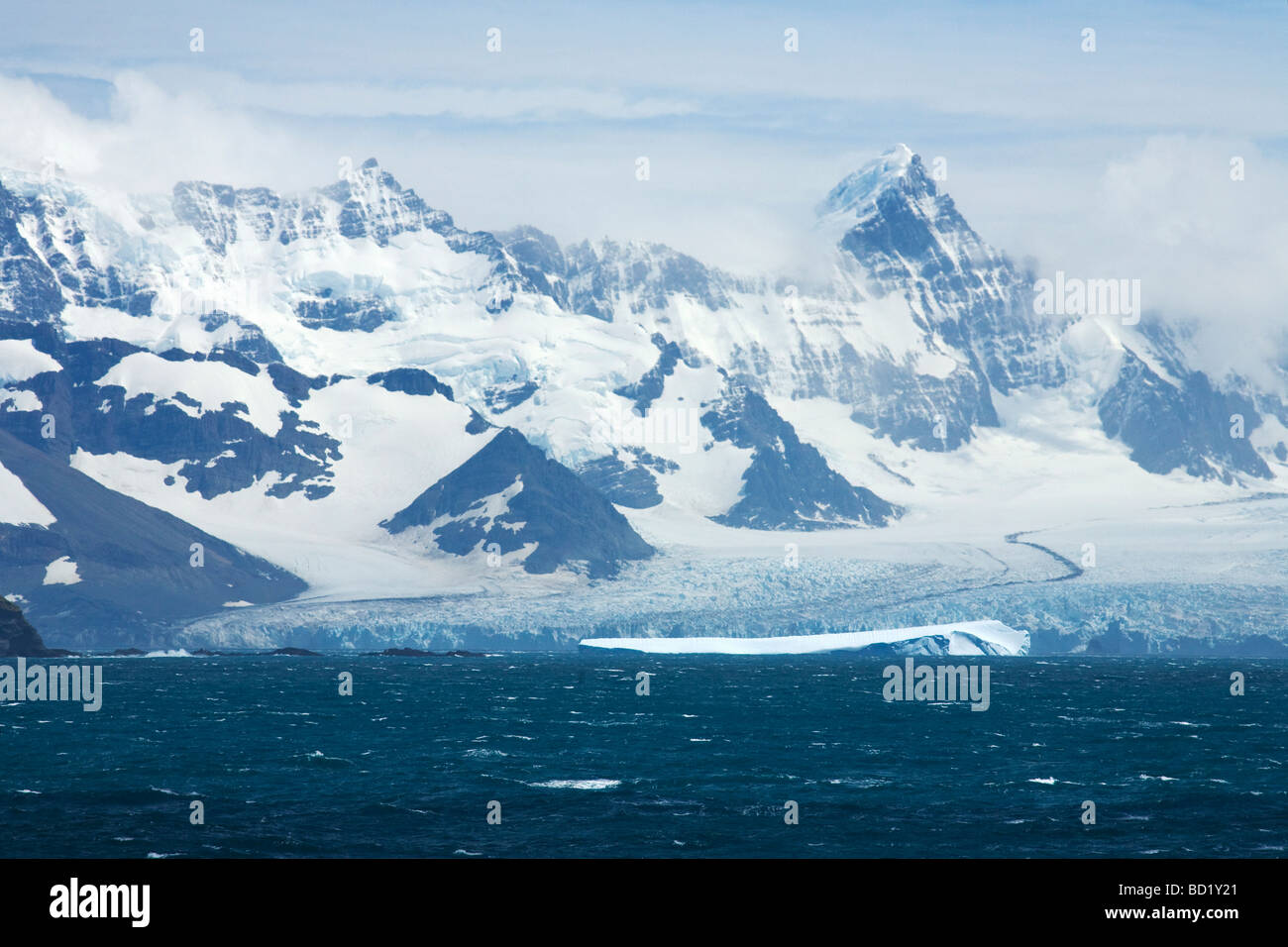 Salvesen Range Mountains und Fortuna Gletscher Tidewater in Cumberland Sound Südgeorgien Antarktis schmelzen Stockfoto