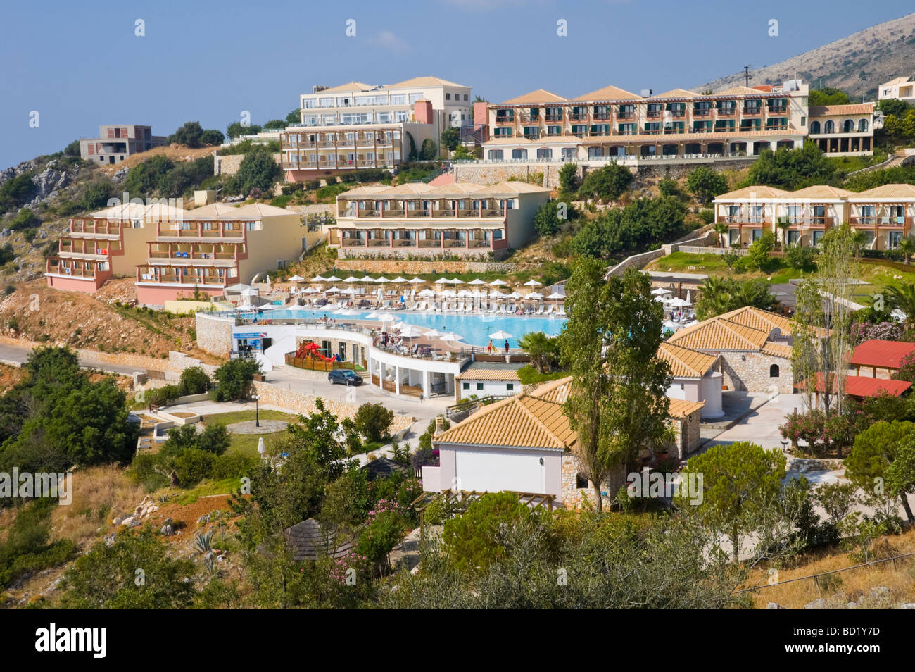 Ferienort am Hang in der Nähe von Skala auf der griechischen Insel Kefalonia Griechenland GR Stockfoto